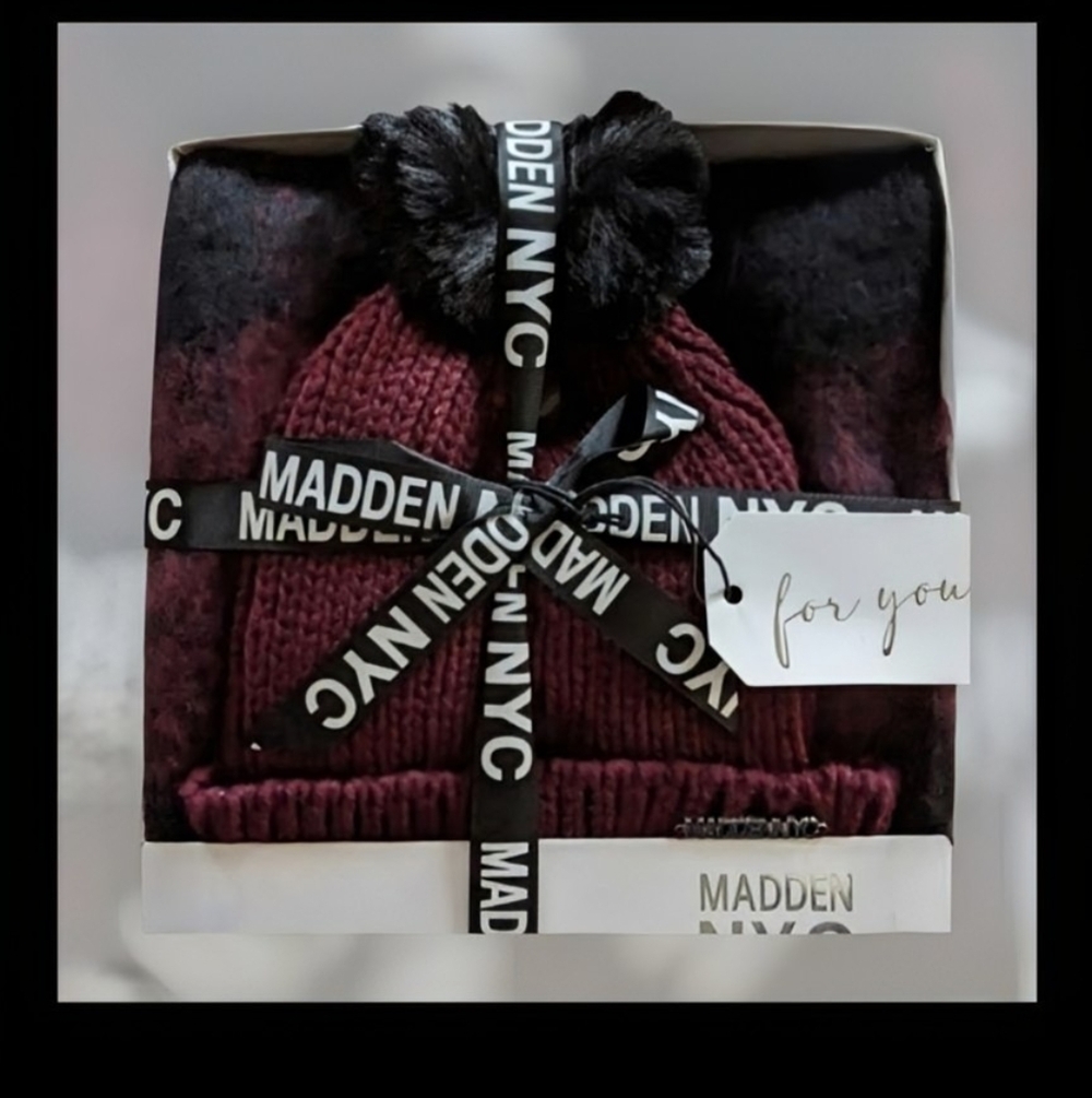 NEW Steve Madden Pom Pom Hat & Plaid Tassel Scarf Set - Burgundy/Black